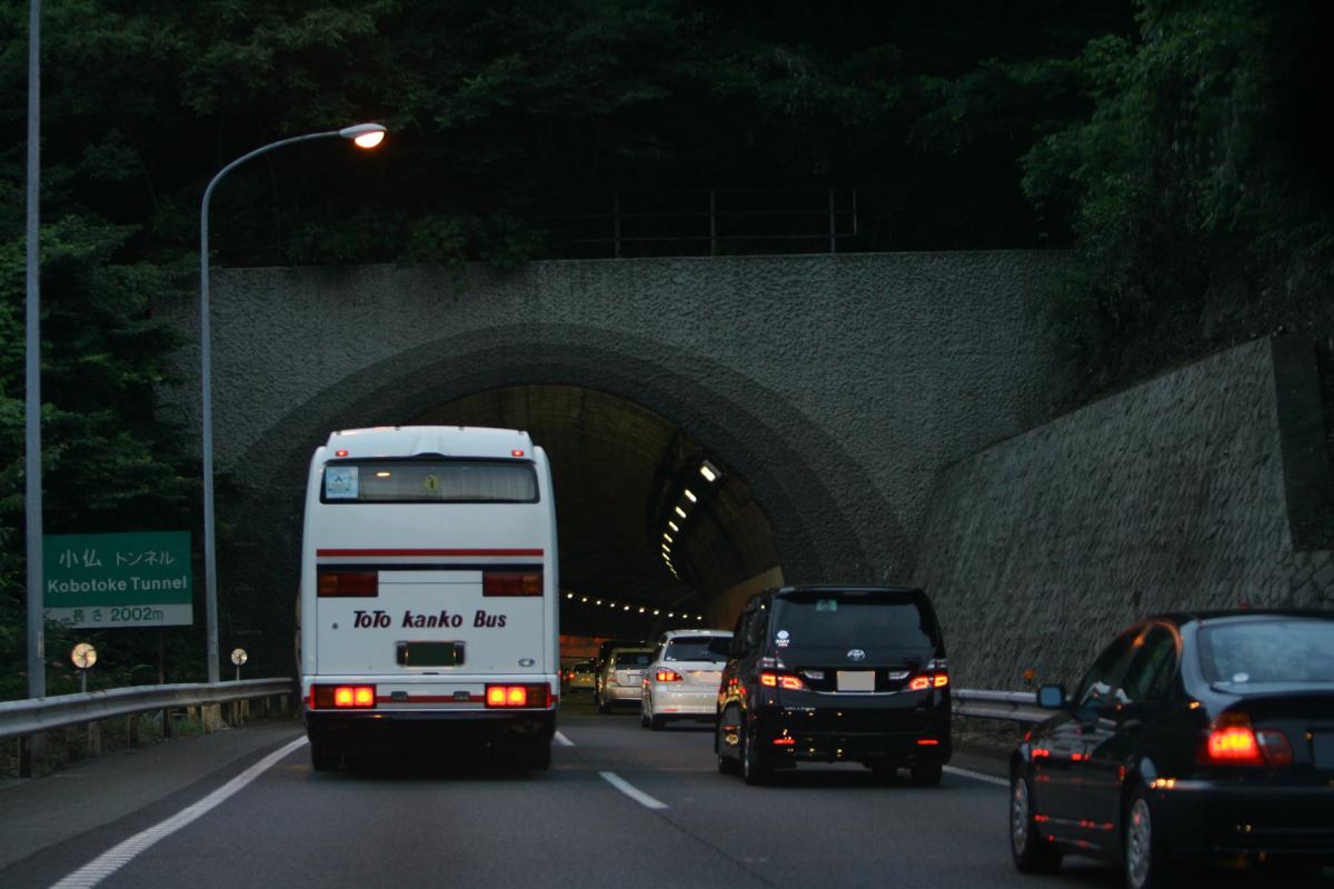 中央道小仏トンネルの渋滞 〜 画像1