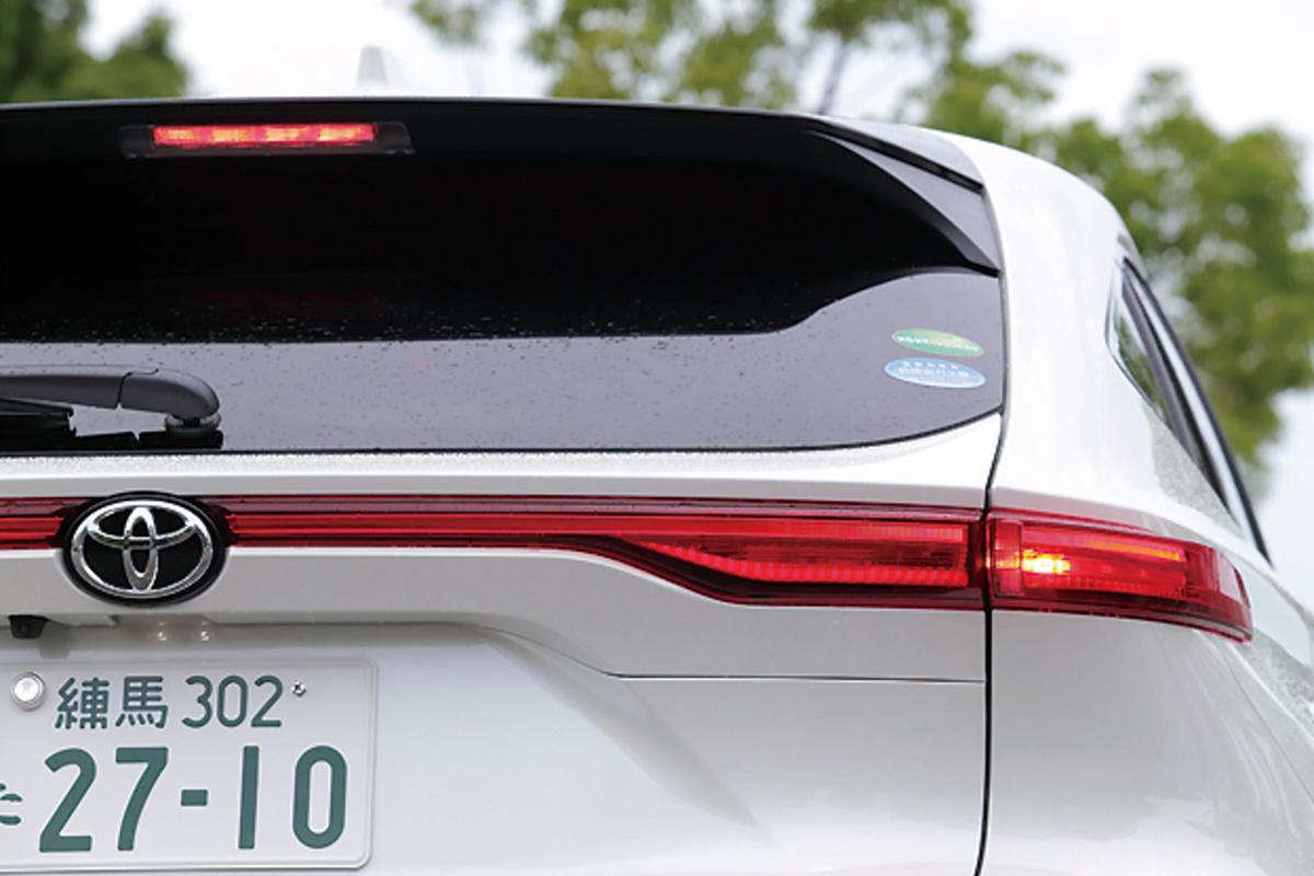 後続車からは 見えにくい との声 新型ハリアーの リヤウインカー 位置が 低い ワケ 自動車情報 ニュース Web Cartop 2ページ目