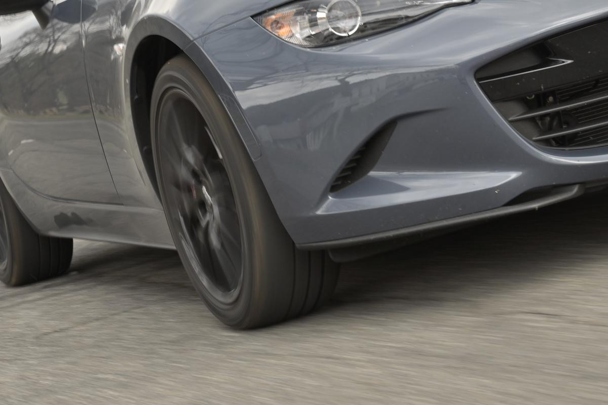 動画 土屋圭市 中谷明彦がスポーツタイヤの二大巨頭 Re 71rs S007a を全開比較試乗 自動車情報 ニュース Web Cartop