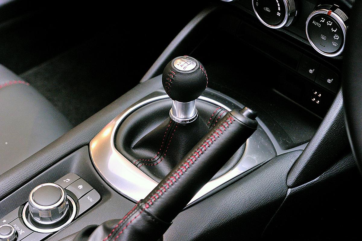 同じメーカーなのに 違う 場合も Mtの リバースギヤ の位置はなぜバラバラなのか 自動車情報 ニュース Web Cartop 同じメーカーなのに 違う 場合も Mtの リバースギヤ の位置はなぜバラバラなのか 自動車情報 ニュース Web Cartop