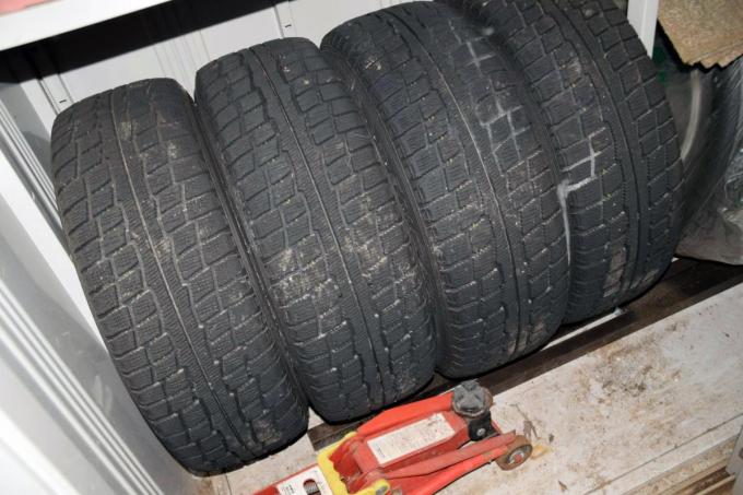 画像ギャラリー 溝はあっても カチコチタイヤ はng タイヤの硬化はどう確認する 画像1 自動車情報 ニュース Web Cartop