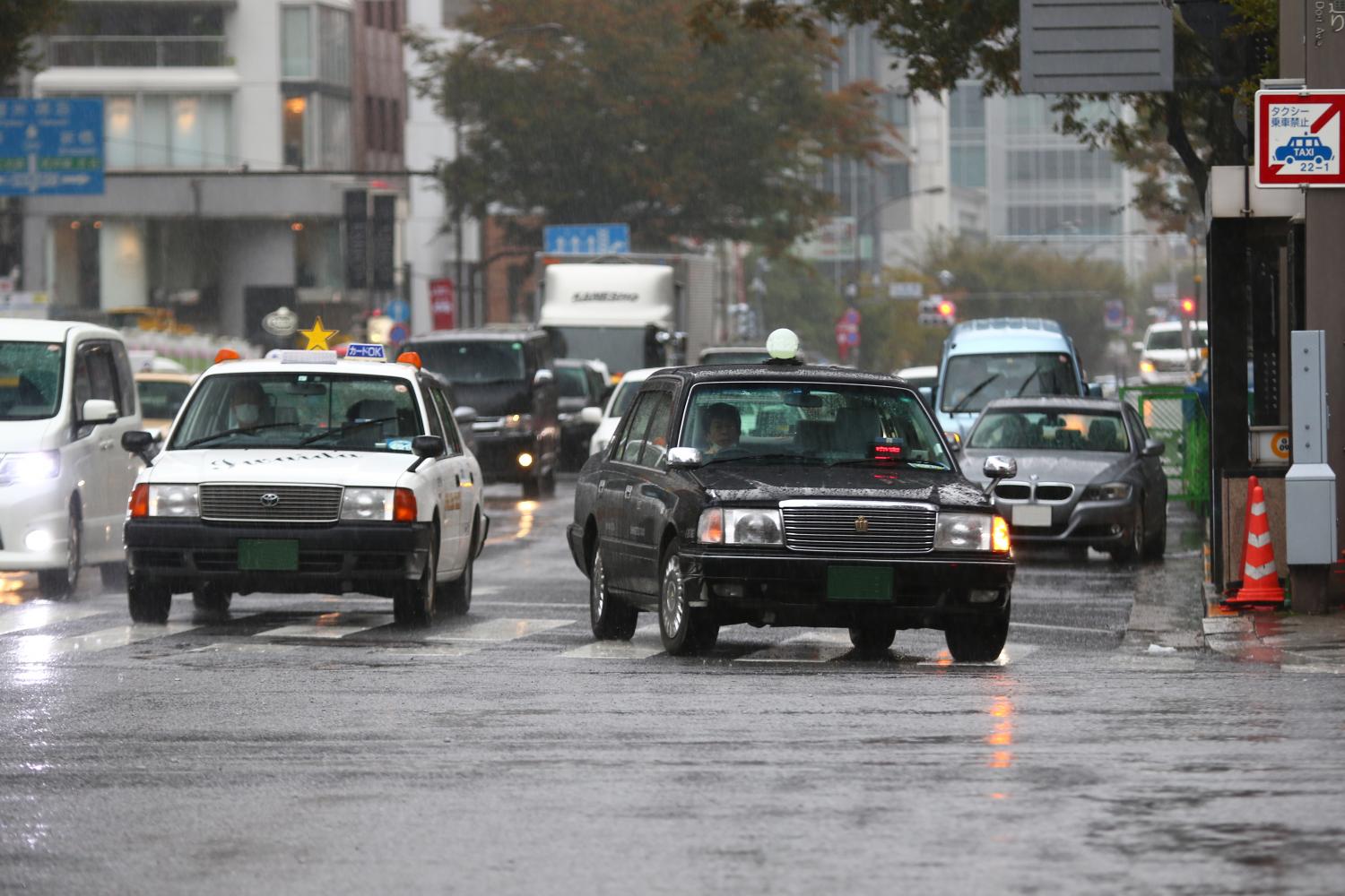 雨の日に走るタクシー 〜 画像1
