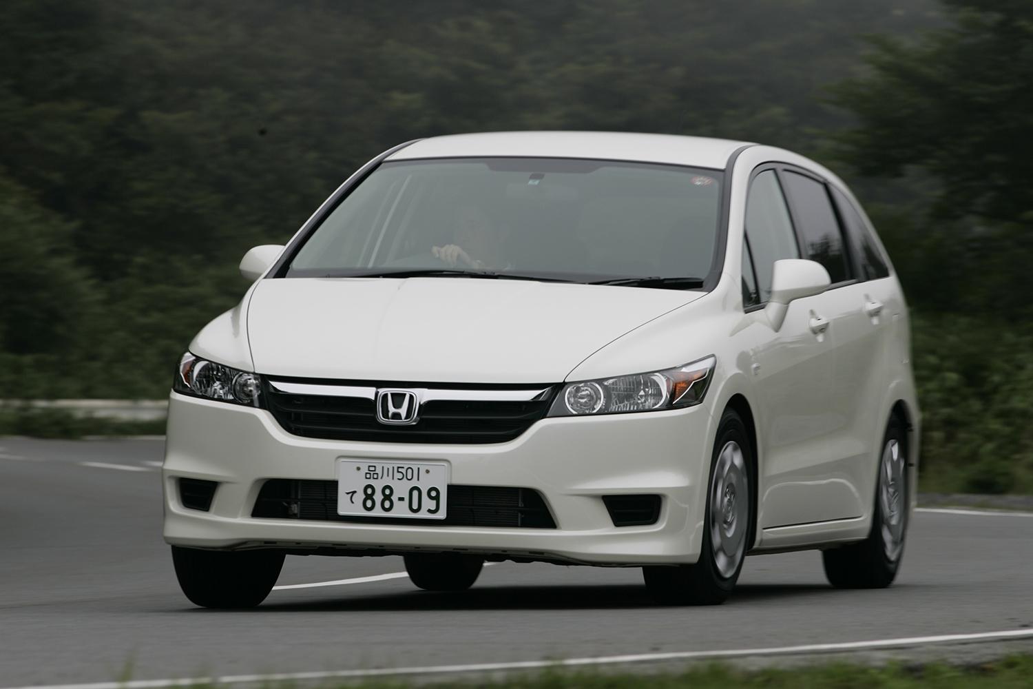 隣のクルマが小さく見えます ポリシーはあるのか Cmから開発者のコメントまで あからさま な対決姿勢を繰り広げたクルマたち 自動車情報 ニュース Web Cartop