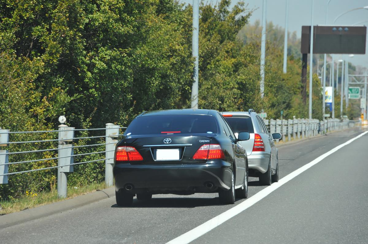 高速道路で停止しているクルマのイメージ 〜 画像3