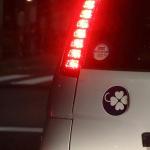 若葉 四葉 蝶々 クローバー クルマに表示されるマークの意味と やってはいけない 違反事項とは 自動車情報 ニュース Web Cartop