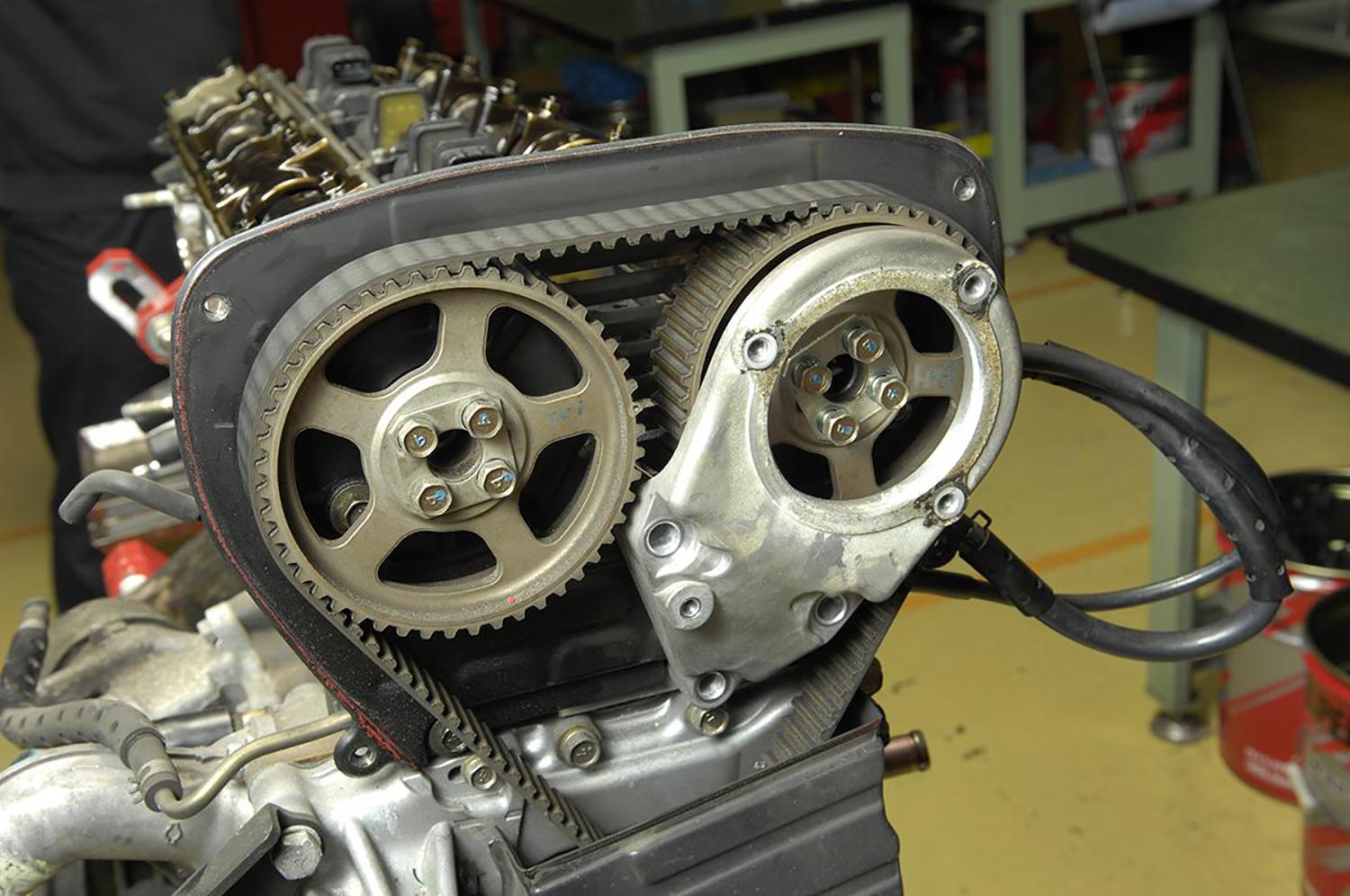 切れた瞬間に走行不能！ タイミングベルトが切れると何が起こる？[写真7] goo 自動車