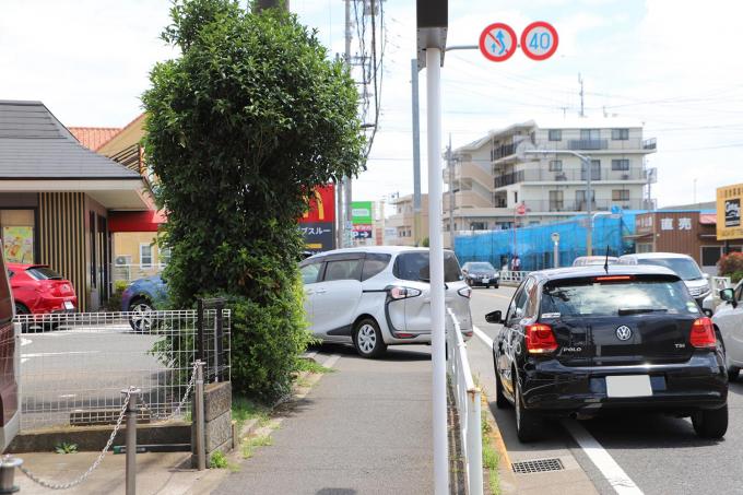 誰も悪くないがいま密かな社会問題の「ドライブスルー渋滞」！　コロナ禍の「特殊」な交通事情とは