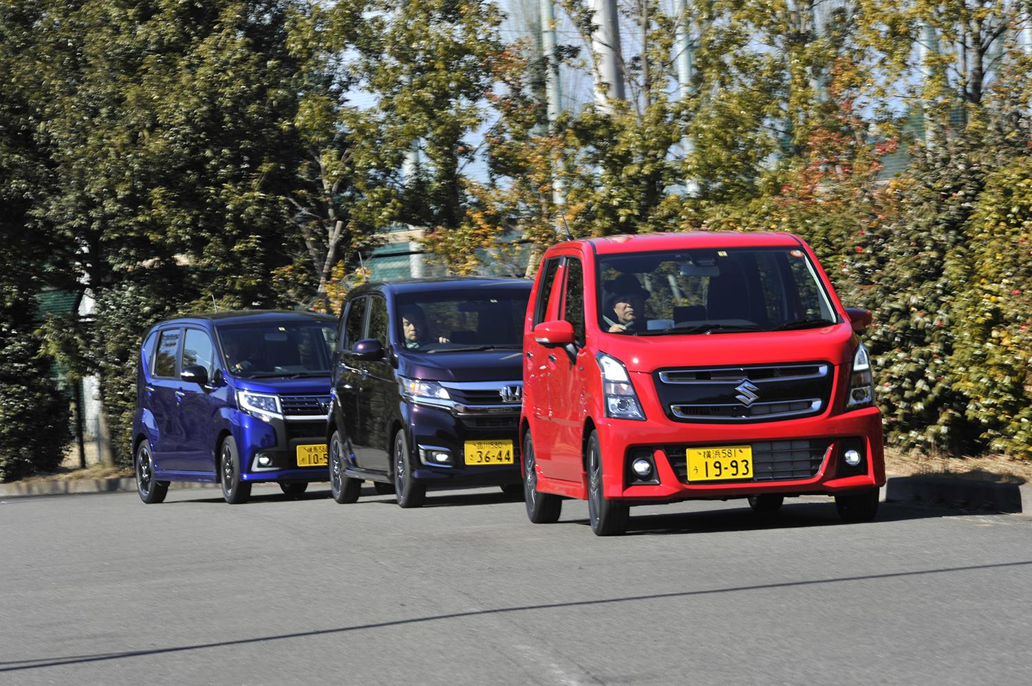 リヤヒンジ式ドアの軽自動車走行イメージ