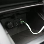 【画像】USBポートがあれば十分な気もするがナゼ？　最新車にも「シガーソケット」が残されるワケ 〜 画像2