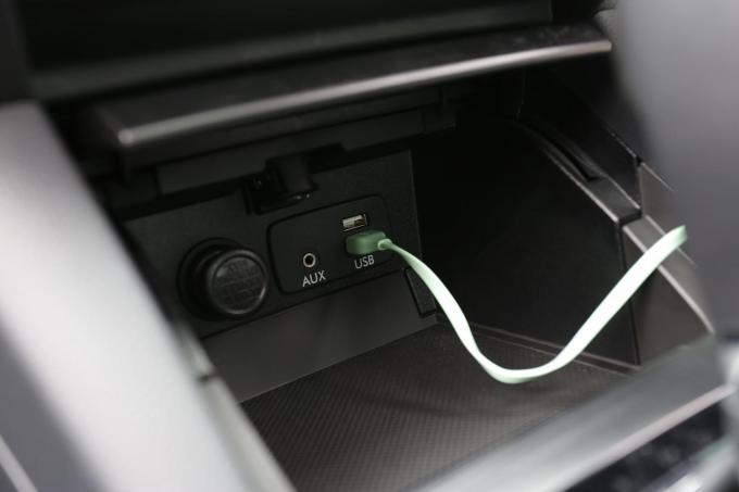 画像ギャラリー Usbポートがあれば十分な気もするがナゼ 最新車にも シガーソケット が残されるワケ 画像1 自動車情報 ニュース Web Cartop 画像ギャラリー Usbポートがあれば十分な気もするがナゼ 最新車にも シガーソケット が残されるワケ 画像1 自動車情報 ニュース Web Cartop