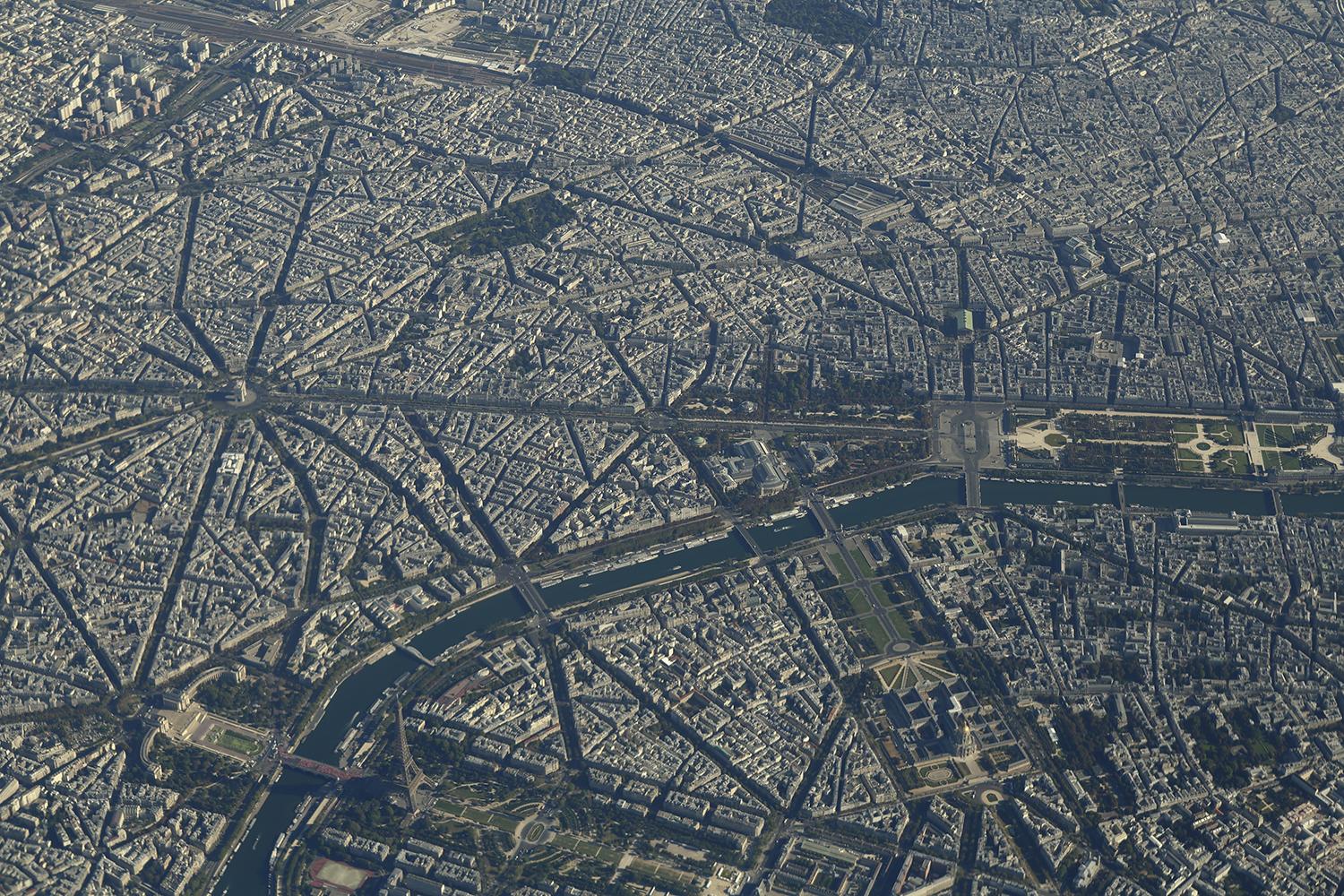 上空から見たフランス・パリ