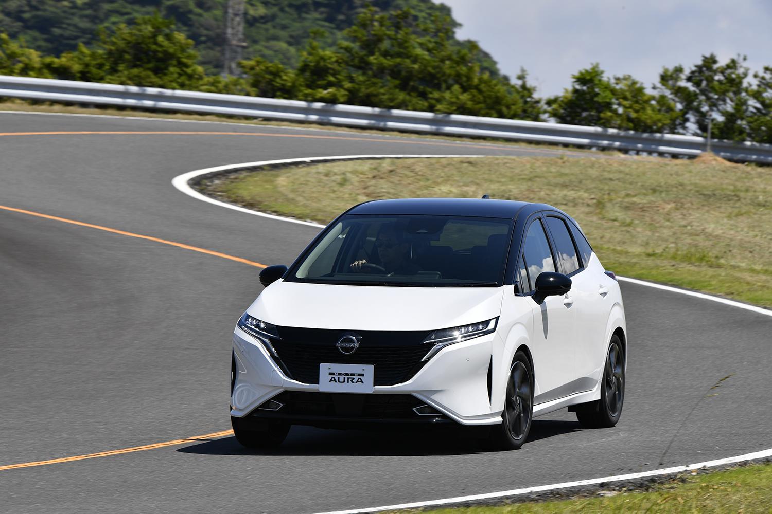 試乗 ボディ拡大 パワーもアップ ハンドリングまで変わったノート オーラの衝撃 自動車情報 ニュース Web Cartop 2ページ目 試乗 ボディ拡大 パワーもアップ ハンドリングまで変わったノート オーラの衝撃 自動車情報 ニュース Web Cartop 2ページ目