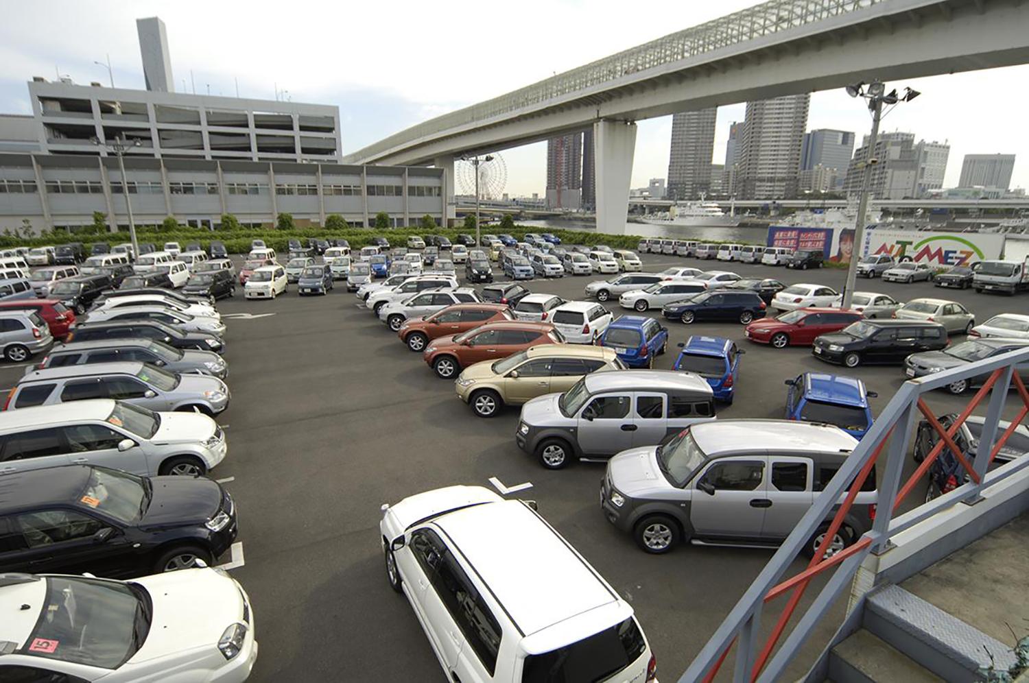 日本の中古車展示場のイメージ 〜 画像4