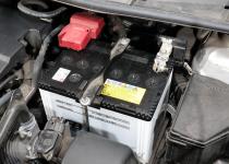 バッテリー交換時やジャンプ時に出ることがある火花 いかにも危険にみえるが引火や故障の心配は 自動車情報 ニュース Web Cartop