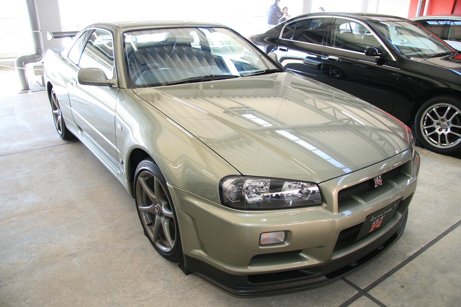 R34型日産 スカイラインGT-R Vスペック II Nür