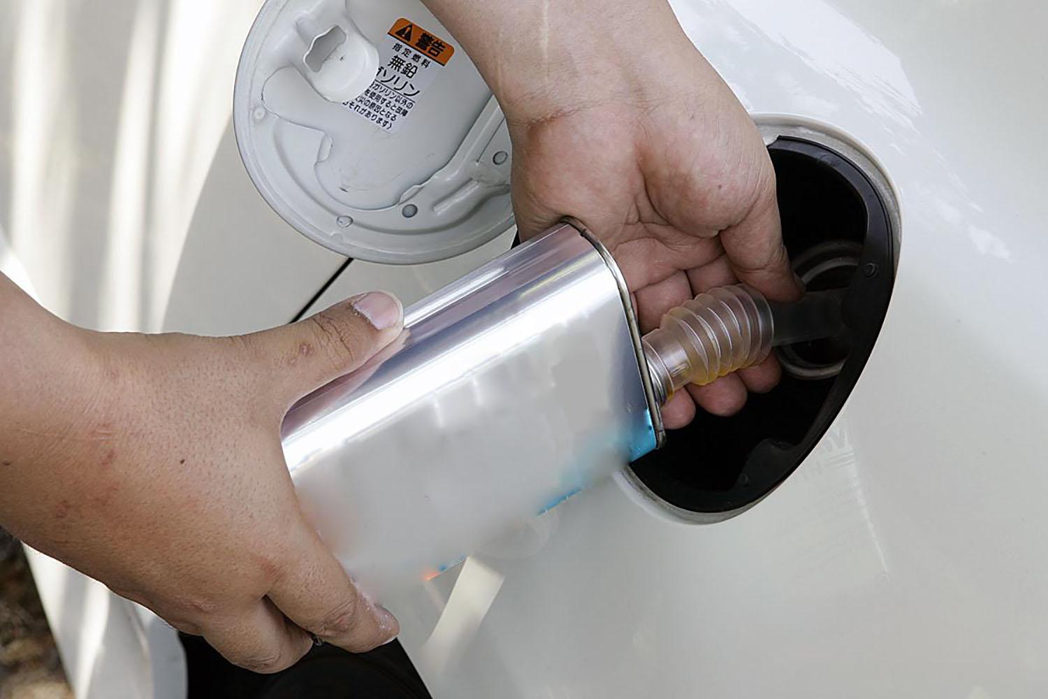 オイル添加剤 ガソリン添加剤 水抜き剤 添加剤は必要 入れるデメリットはない 自動車情報 ニュース Web Cartop 2ページ目