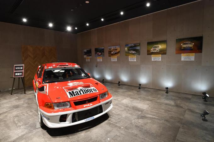 本格カレーショップもOPEN! 三菱本社ショールームにてWRCに参戦した本物のランエボVIに会える「WRC展」開催中!