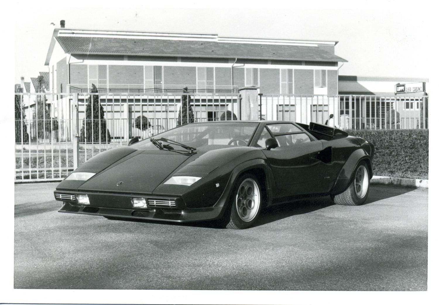 なんだこれは が車名の由来 伝説だらけのスーパーカー カウンタック とは何ものなのか 写真29 Goo 自動車