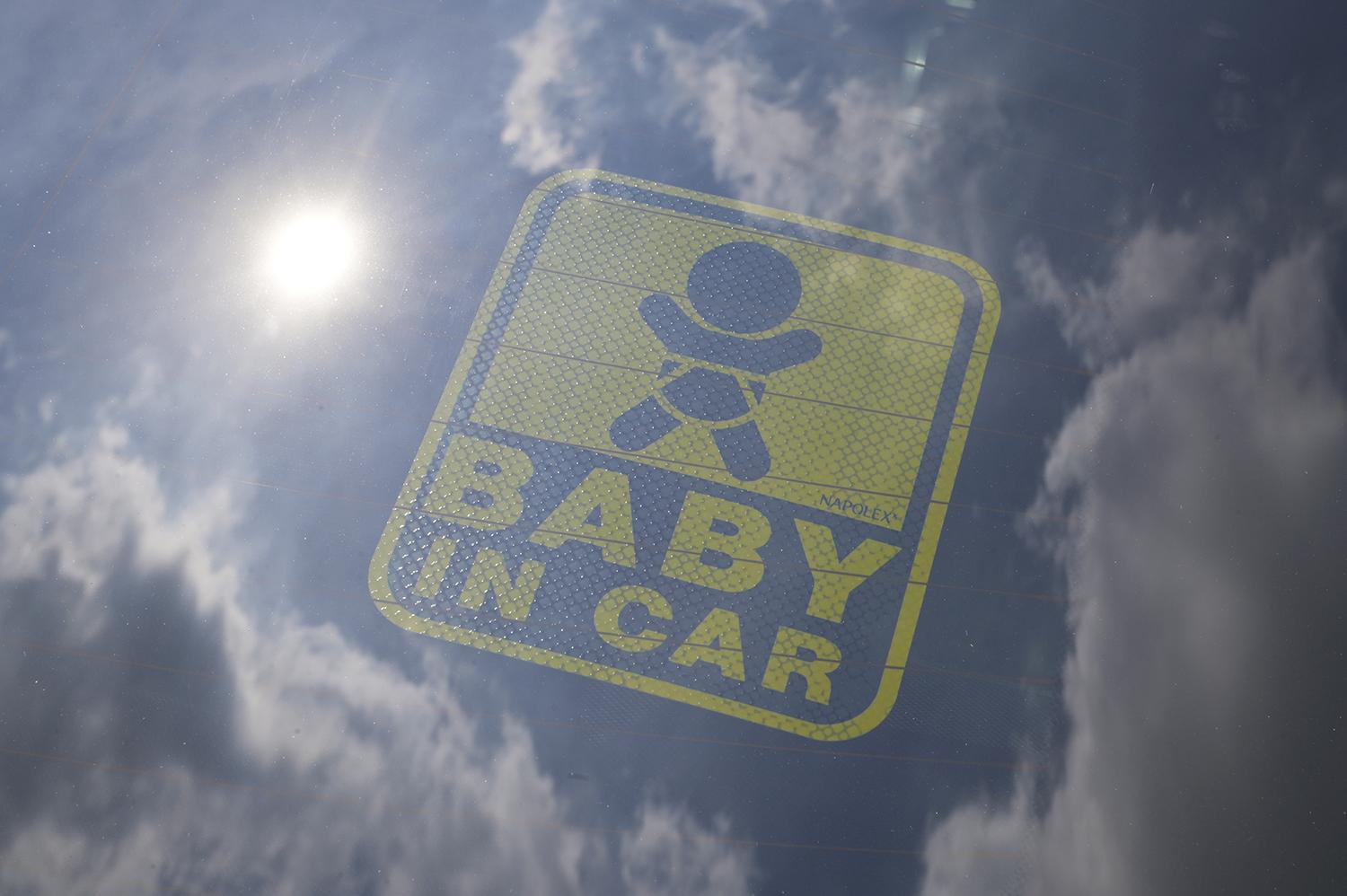 「BABY IN CAR」のステッカー