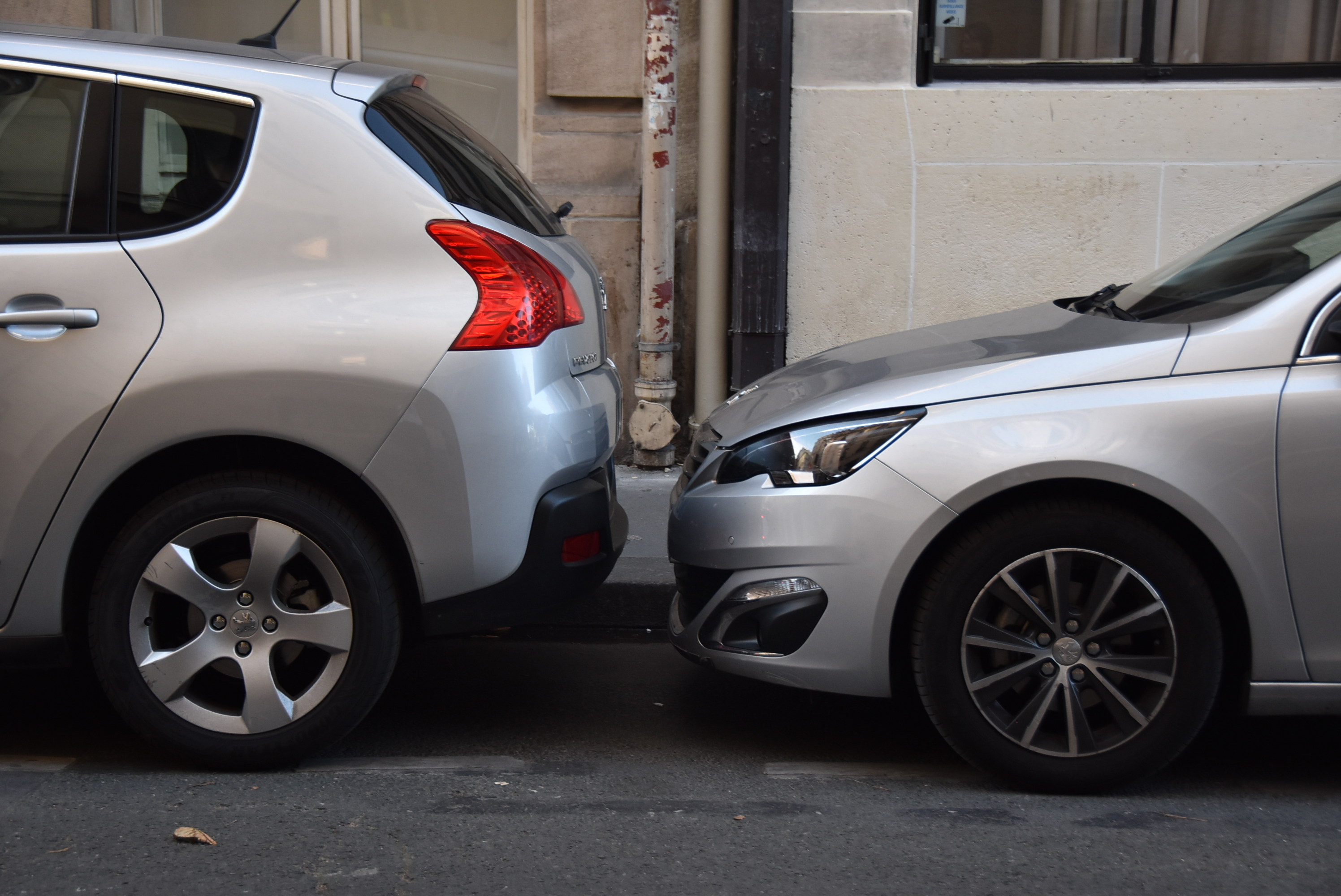 駐車の際、フランスでは他車にぶつけるのが普通というイメージは事実か 〜 画像11
