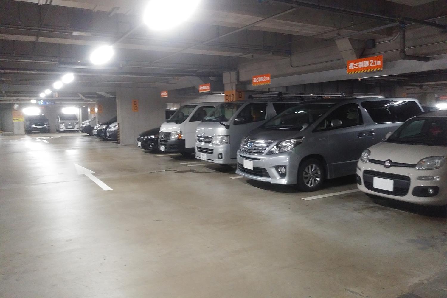 日本の駐車場の風景 〜 画像4