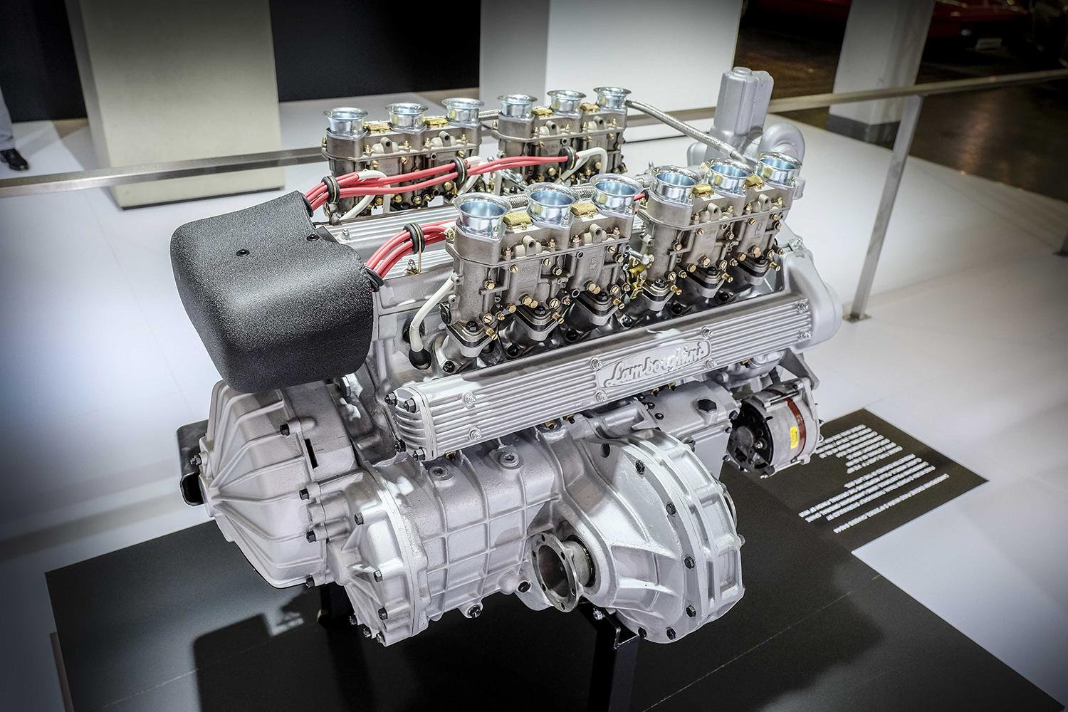 ランボルギーニ・ミウラP400SのV12エンジン
