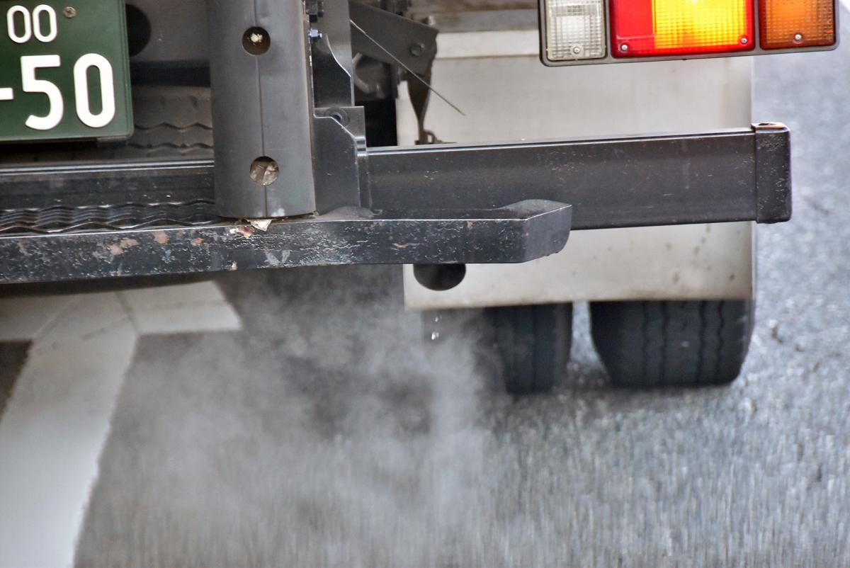 トラックの排ガスのイメージ 〜 画像4