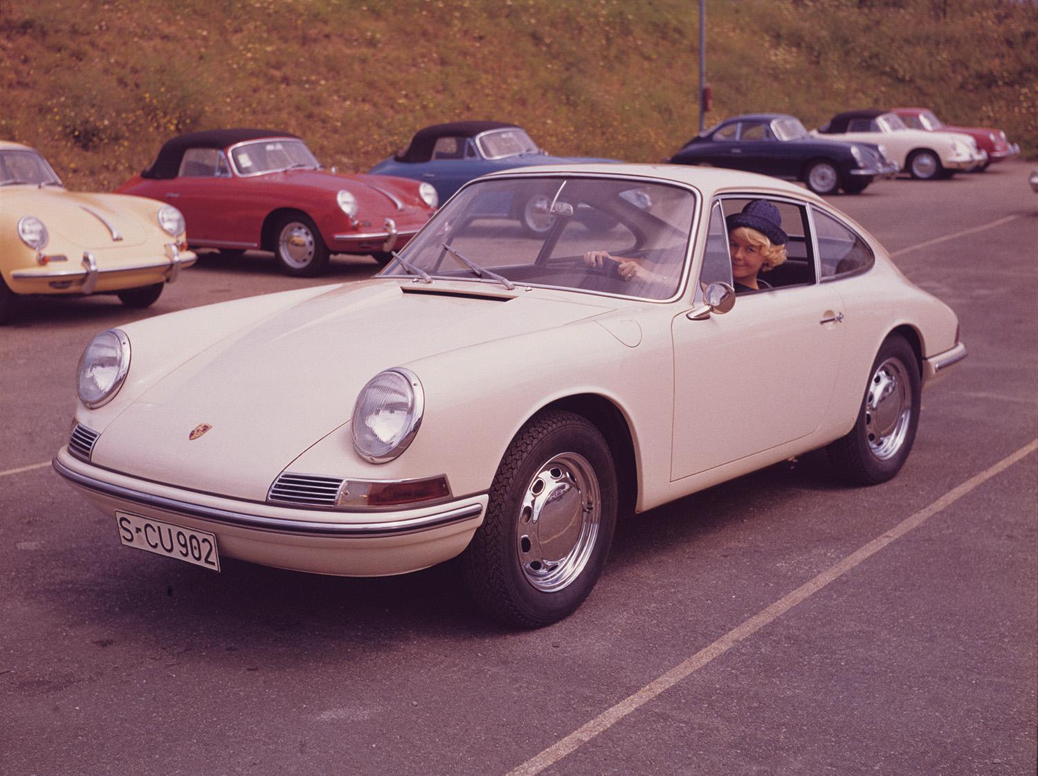 空冷エンジンの901型ポルシェ911のフロントスタイリング＂ width= 〜 画像5