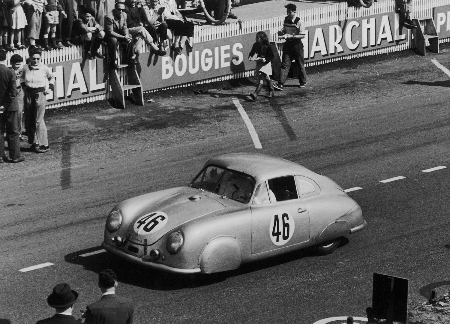 1951年のル・マン24時間耐久レースでクラス優勝したポルシェ356SL 〜 画像1