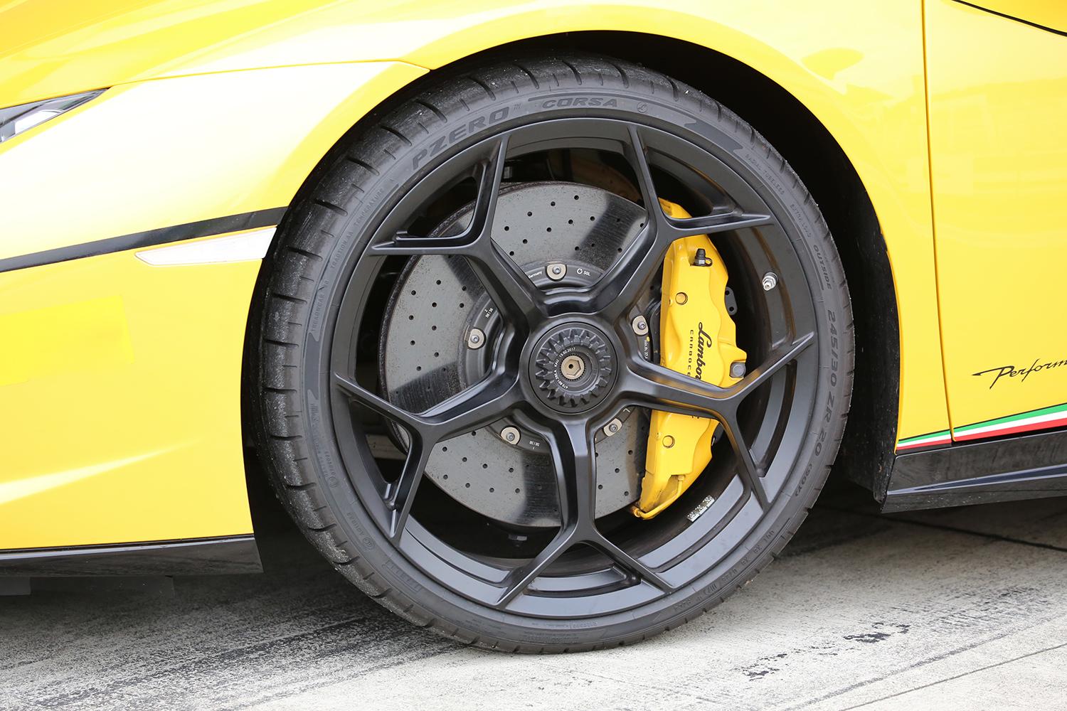 たった１本を回すだけでホイールの脱着可能 便利なハズの センターロックナット が量産車に普及しないワケ 自動車情報 ニュース Web Cartop