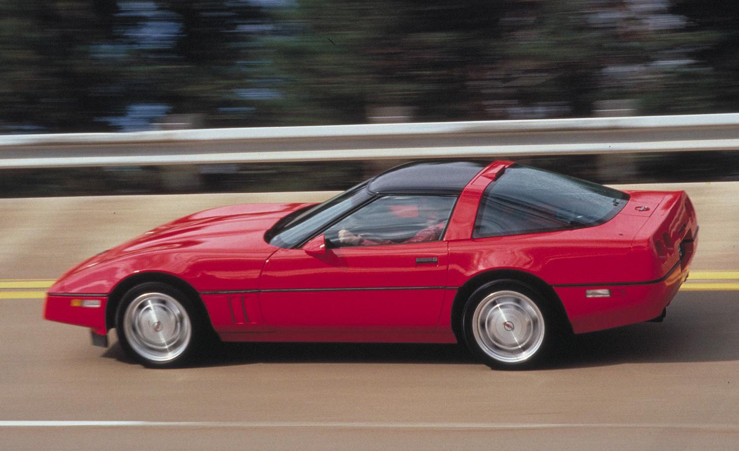 1990年式シボレー・コルベットZR1の走行シーン