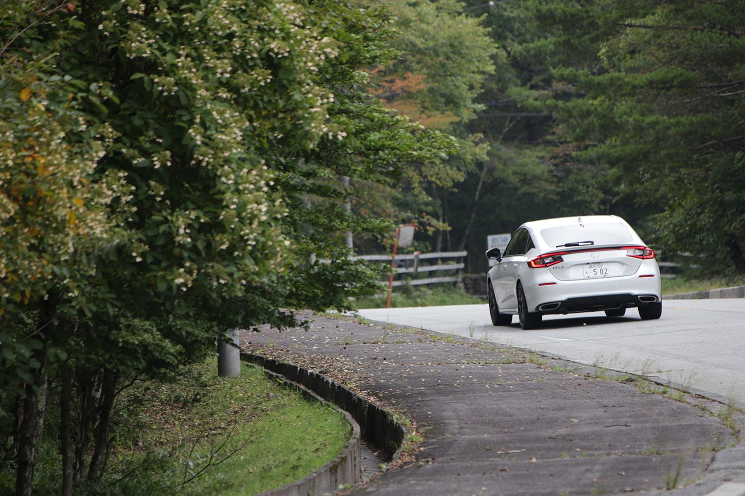 ホンダ・シビックCVTモデルの走行シーン