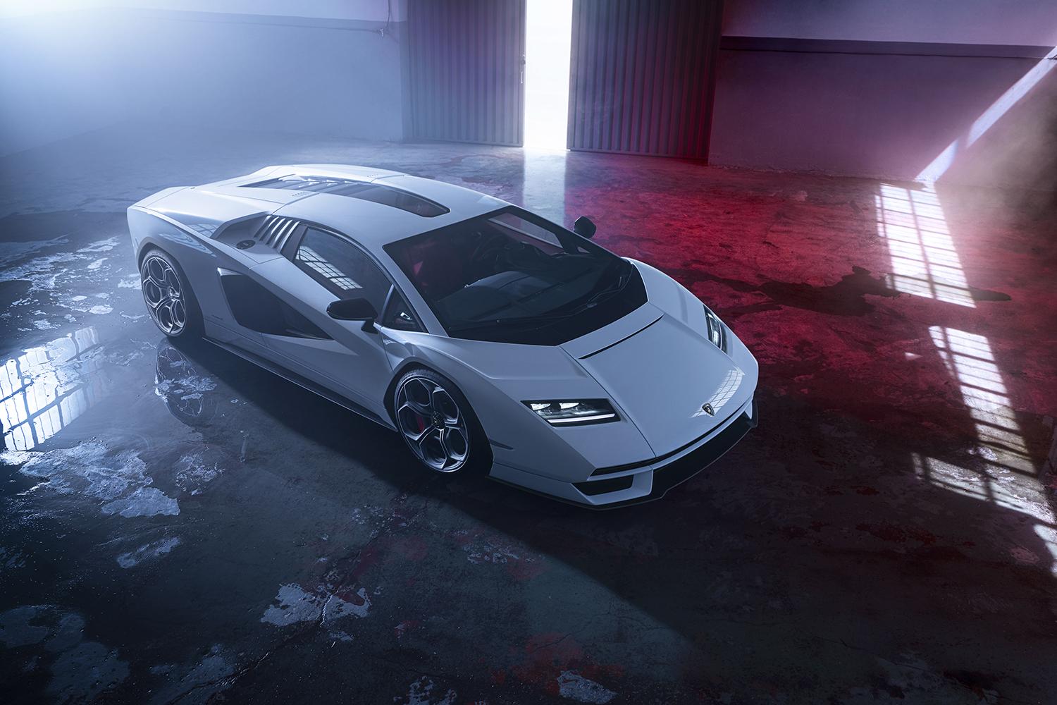 スーパーカーの王 カウンタック が最新モデルで復活 世界で 112台 だけの Lpi800 4 の中身とは 自動車情報 ニュース Web Cartop スーパーカーの王 カウンタック が最新モデルで復活 世界で 112台 だけの Lpi800 4 の中身とは 自動車情報 ニュース Web Cartop