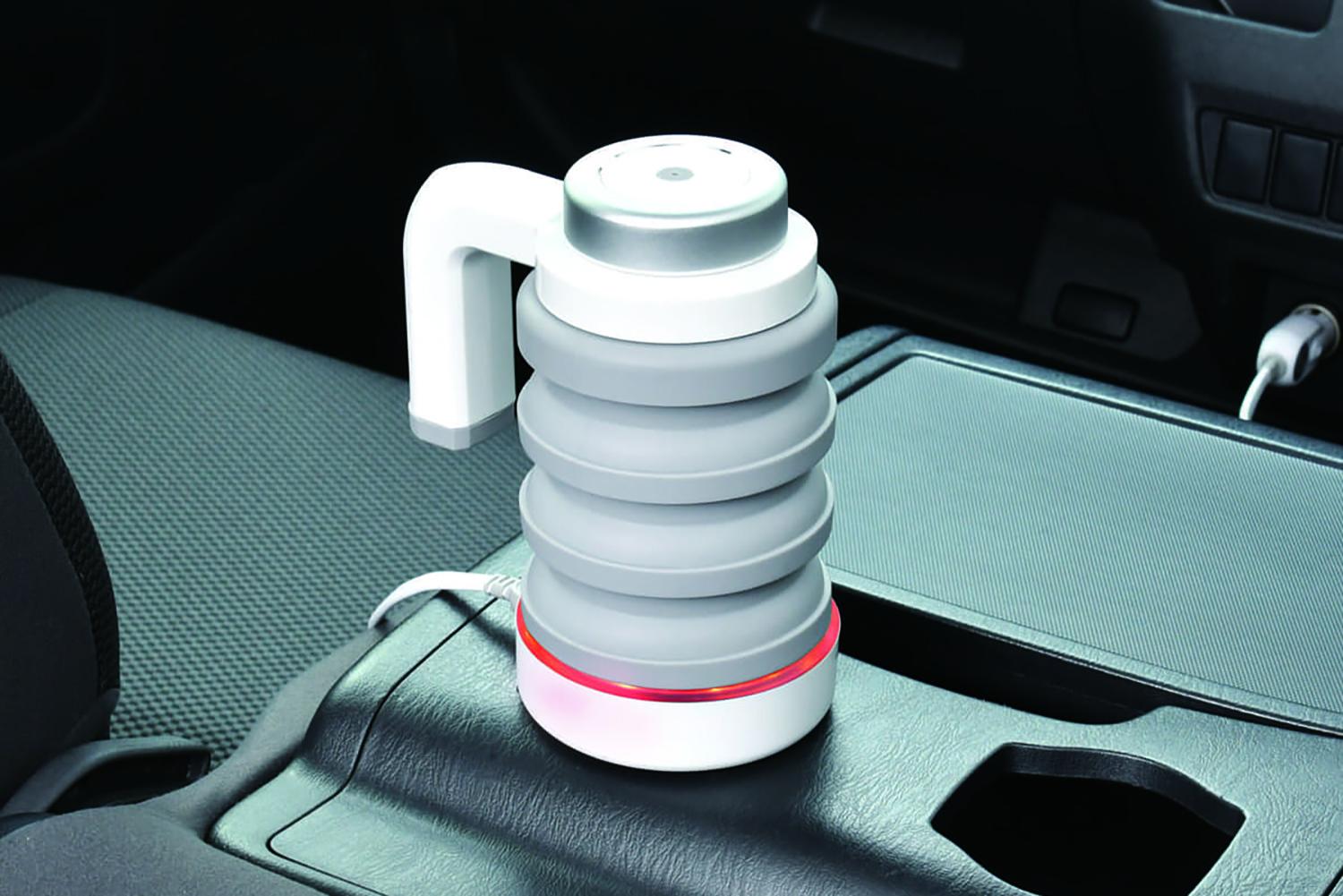 スマホ充電どころか車載冷蔵庫に電気ケトルまで シガーソケットはどのぐらい電気を使っても大丈夫なのか 自動車情報 ニュース Web Cartop