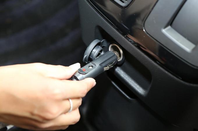 スマホ充電どころか車載冷蔵庫に電気ケトルまで シガーソケットはどのぐらい電気を使っても大丈夫なのか 自動車情報 ニュース Web Cartop スマホ充電どころか車載冷蔵庫に電気ケトルまで シガーソケットはどのぐらい電気を使っても大丈夫なのか 自動車情報 ニュース Web Cartop
