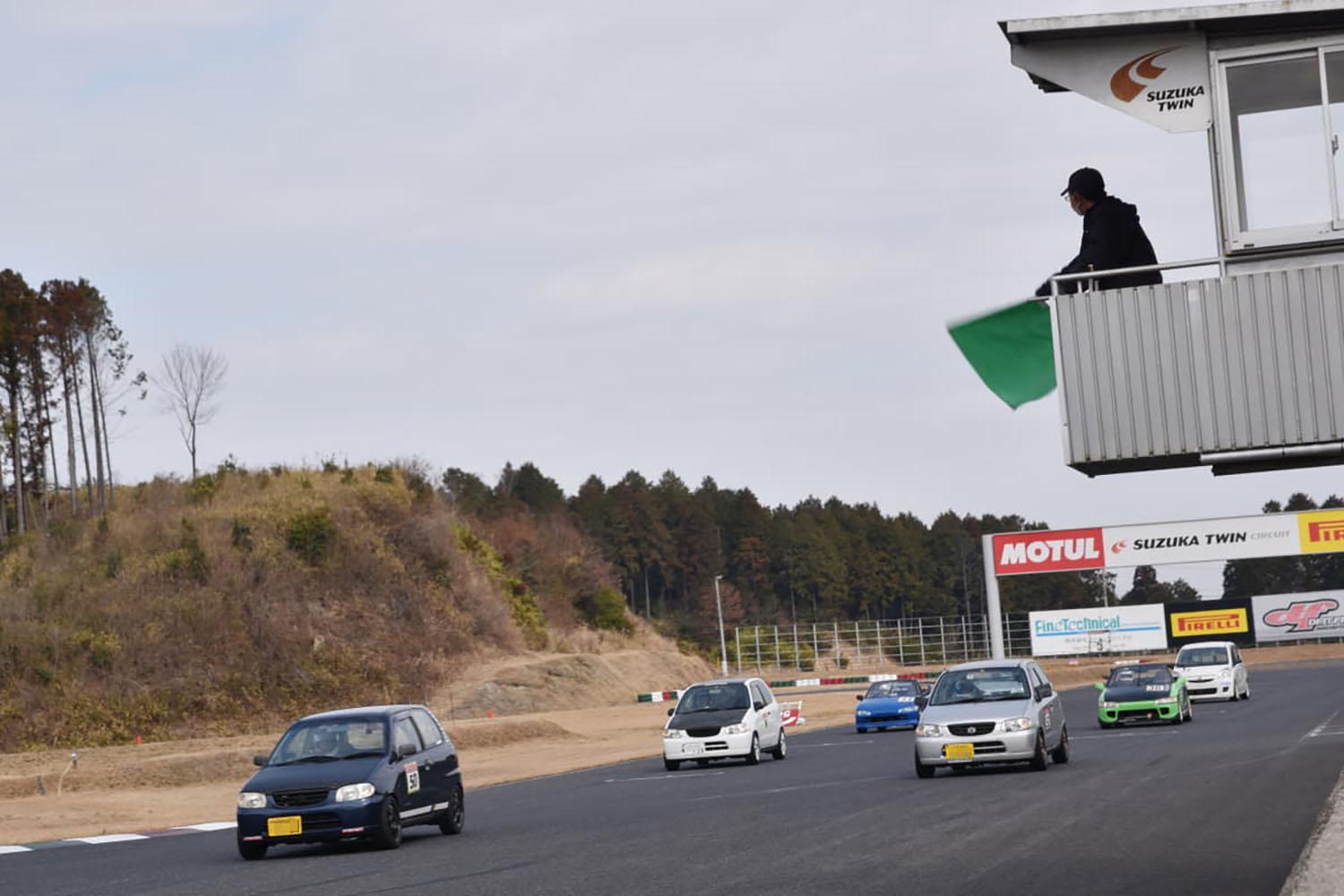 鈴鹿ツインサーキットの軽自動車レースのイメージ 〜 画像5