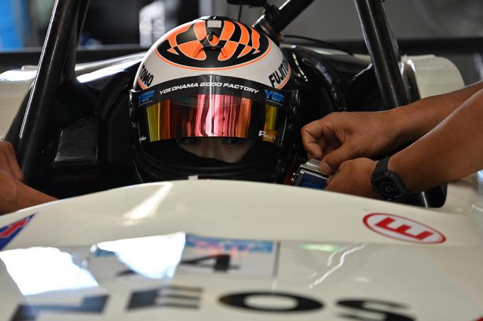 画像ギャラリー Web Cartopでもおなじみのジャーナリスト 藤トモ が本気で勝負 Kyojoドライバーの素顔 Vol ５ 藤島知子選手 画像6 自動車情報 ニュース Web Cartop