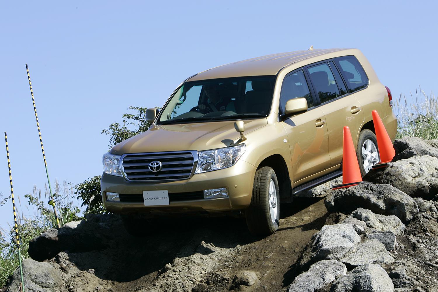 新型ランクル300系の納期は２年以上という異常事態 14年前の先代ランクル0系の時はどうだった 写真2 Goo 自動車