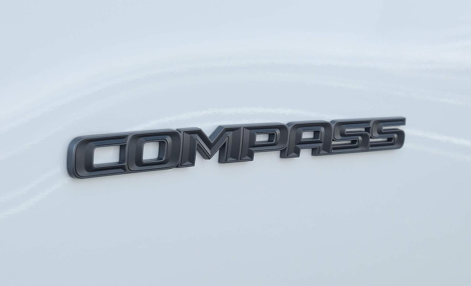 M6_S_compass_badge-1