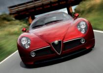 世界限定500台のスーパーカー！　「アルファロメオ・8Cコンペティツィオーネ」はフェラーリへの下克上か