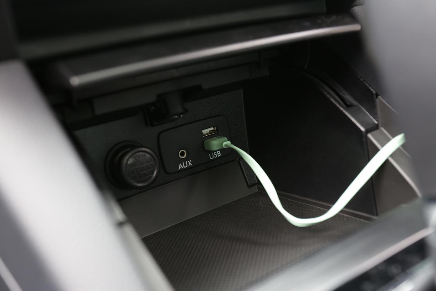 クルマも タコ足 は危険だった シガライターソケットの増設で使える容量とは Goo 自動車 クルマも タコ足 は危険だった シガライターソケットの増設で使える容量とは Goo 自動車