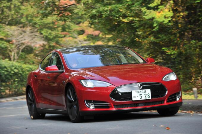 いま電気自動車の「テスラ」に女性が熱視線! 人気の理由5つと「気になるネガ」