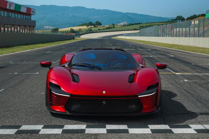 伝説にインスパイアされた2億6000万円のフェラーリ新作 デイトナsp3を限定599台発売 自動車情報 ニュース Web Cartop 伝説にインスパイアされた2億6000万円のフェラーリ新作 デイトナsp3を限定599台発売 自動車情報 ニュース Web Cartop