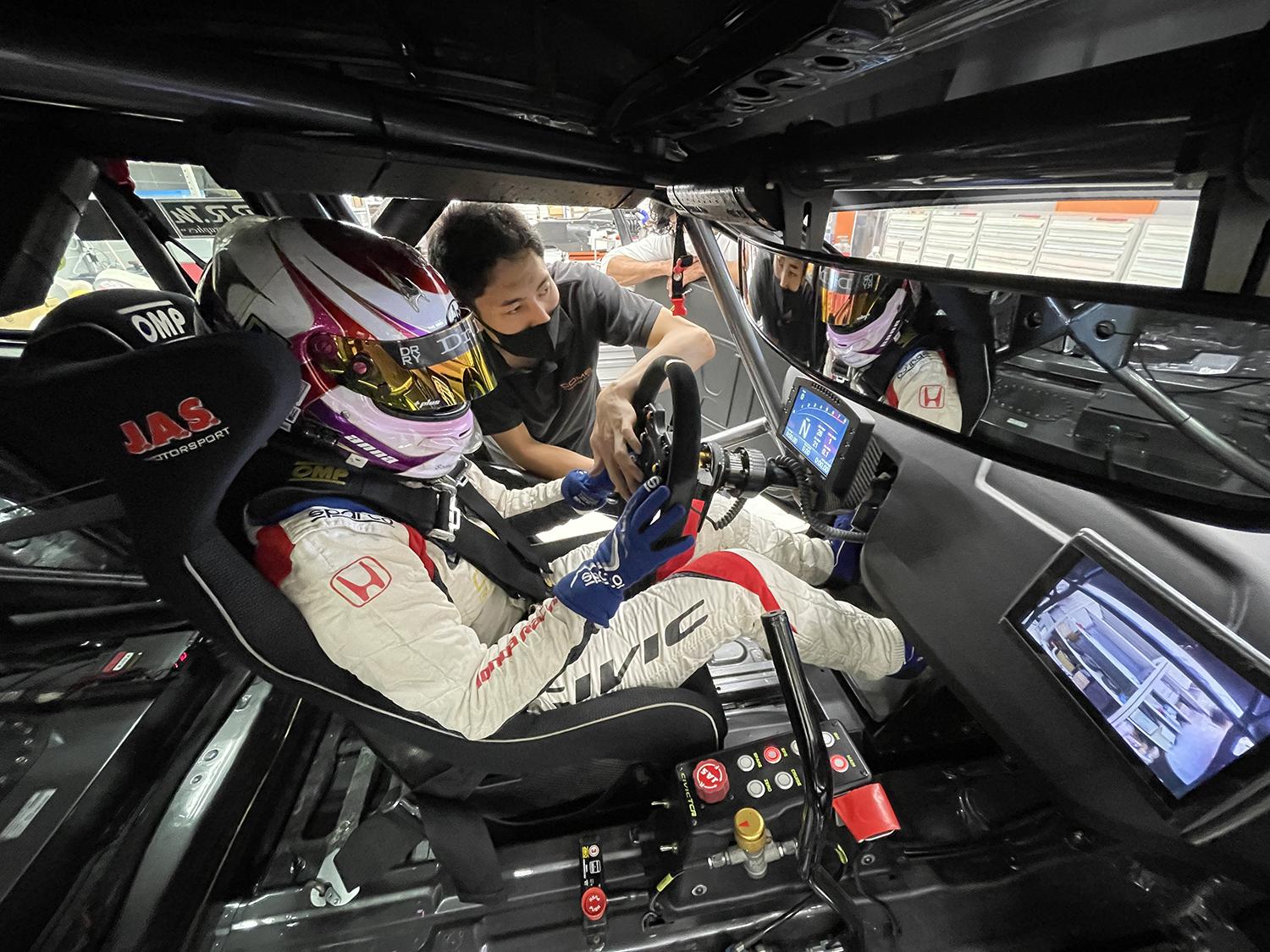 女子レーサー猪爪杏奈がTCRジャパンにシビックで出場！