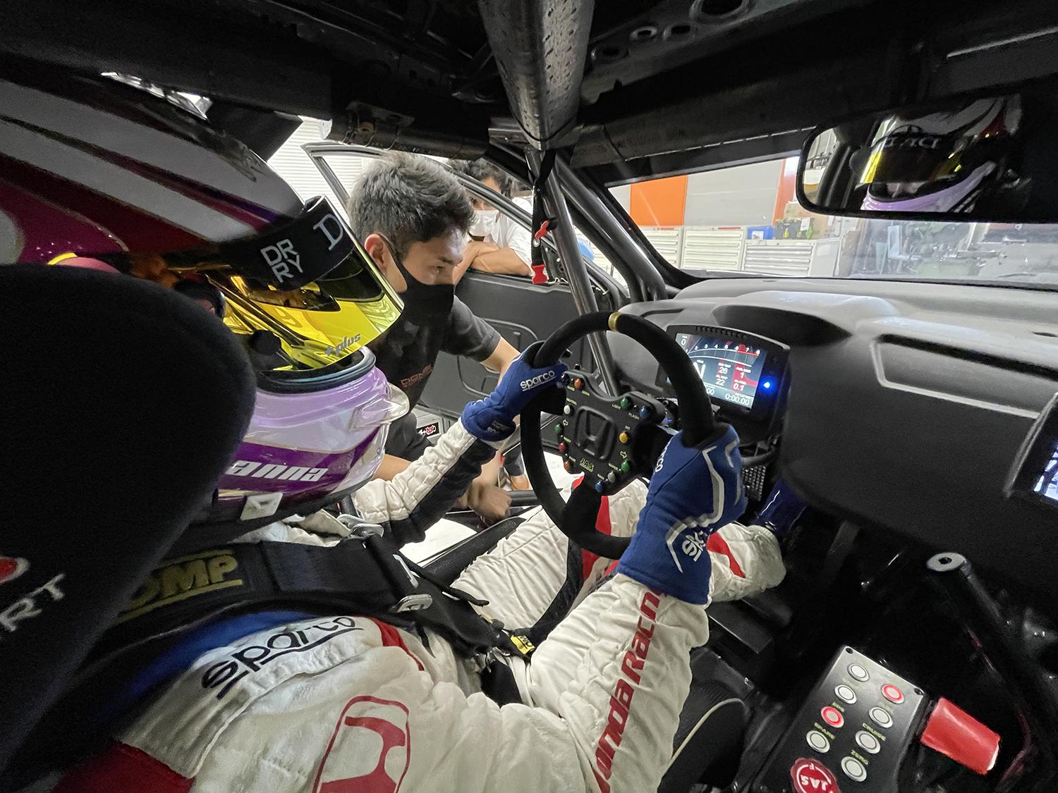 女子レーサー猪爪杏奈がTCRジャパンにシビックで出場！