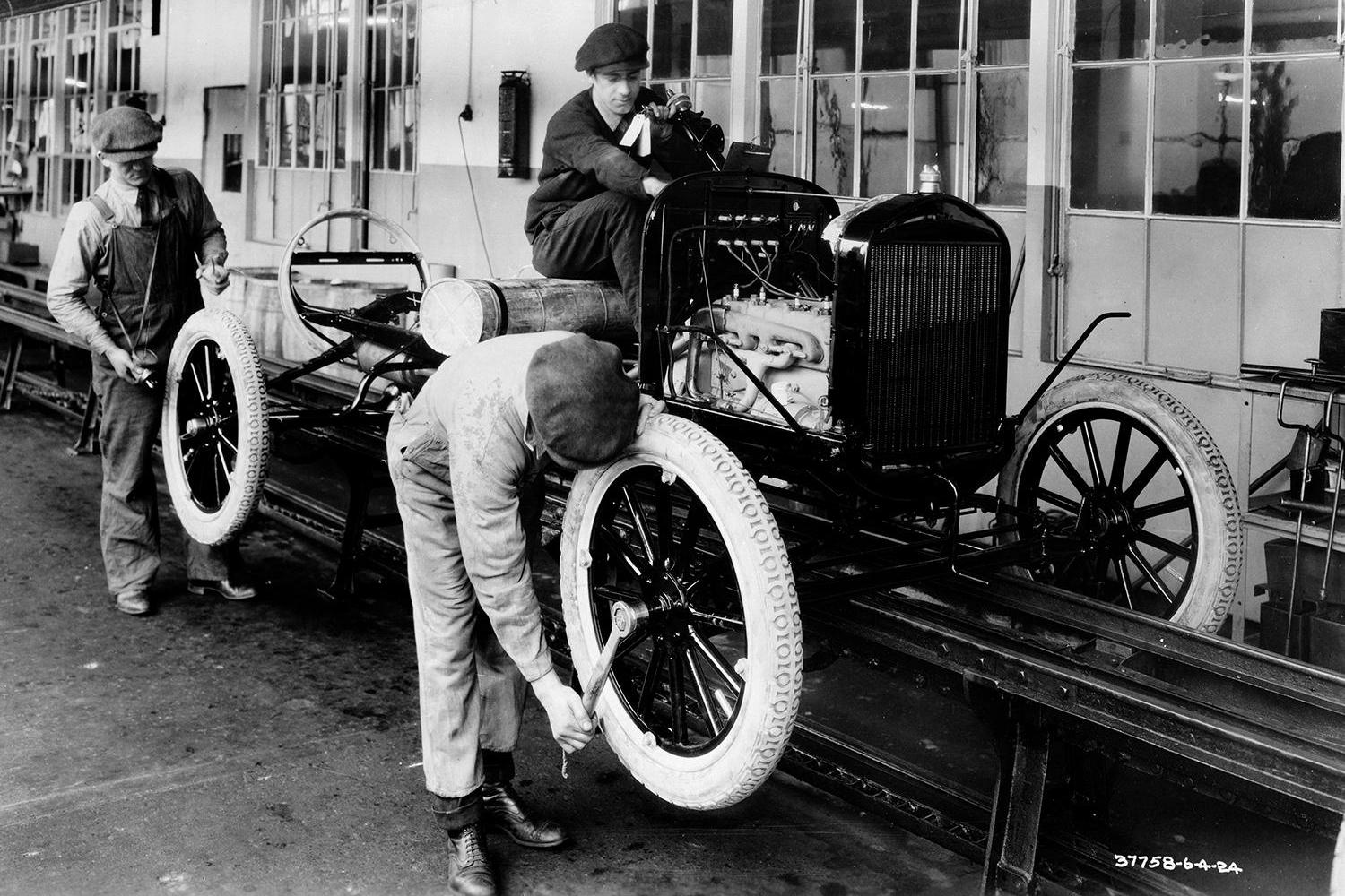 クルマの歴史を変えた輸入車