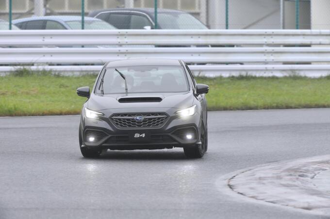画像ギャラリー 試乗 新型wrx S4とレヴォーグ Sti Sport Rをサーキットで全開 ときに 羊 ときに 狼 の両面を楽しめる 画像7 自動車情報 ニュース Web Cartop