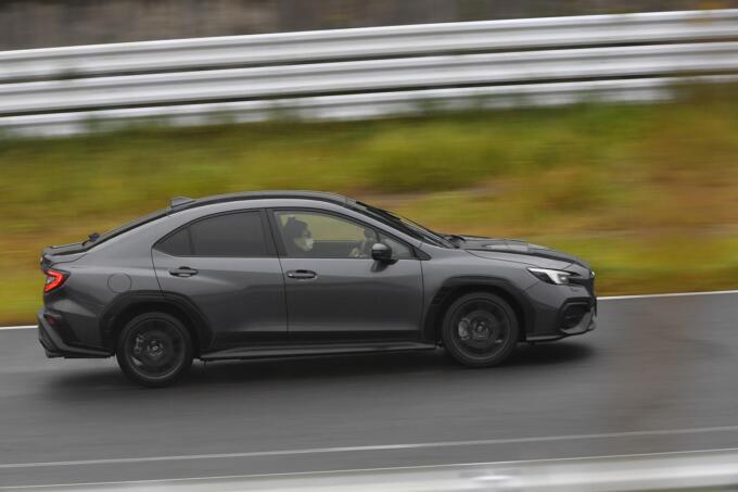 画像ギャラリー 試乗 新型wrx S4とレヴォーグ Sti Sport Rをサーキットで全開 ときに 羊 ときに 狼 の両面を楽しめる 画像7 自動車情報 ニュース Web Cartop