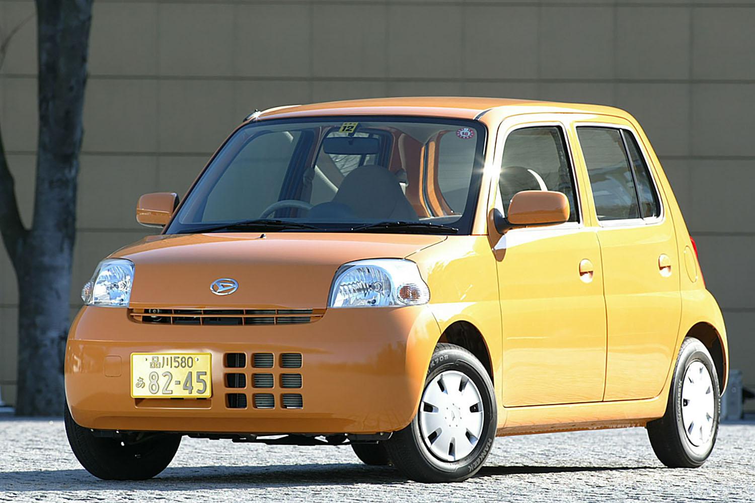 ここまでやるかのダイハツに敬礼 超ベーシック軽をスポーティにしちゃった エッセカスタム という衝撃作 自動車情報 ニュース Web Cartop