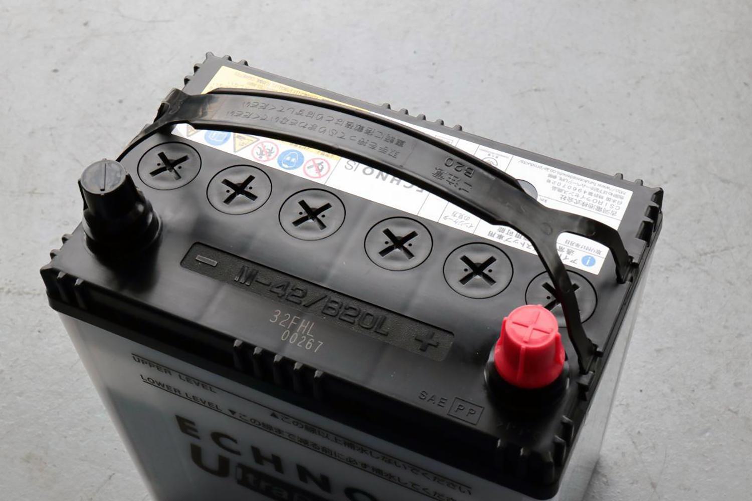 ハイブリッド車は大きな電池があるのに12vバッテリーも積んでいる あがる と走れなくなるから要注意だった 自動車情報 ニュース Web Cartop